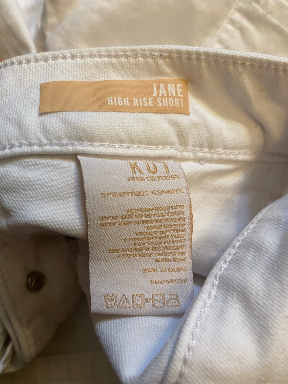 Kut from the Kloth Jane high rise short. Women's White Utility Pocket Shorts - Picture 4 of 4